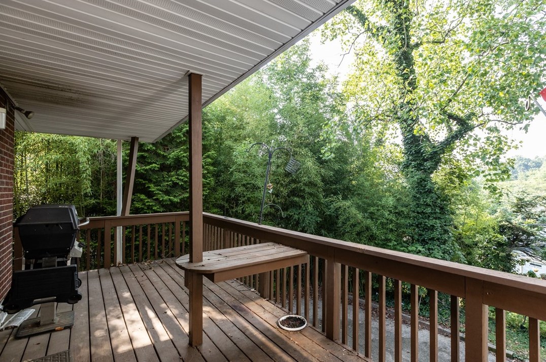 558 Pat Hvn Dr, Pittsburgh PA 15243-1726 exterior