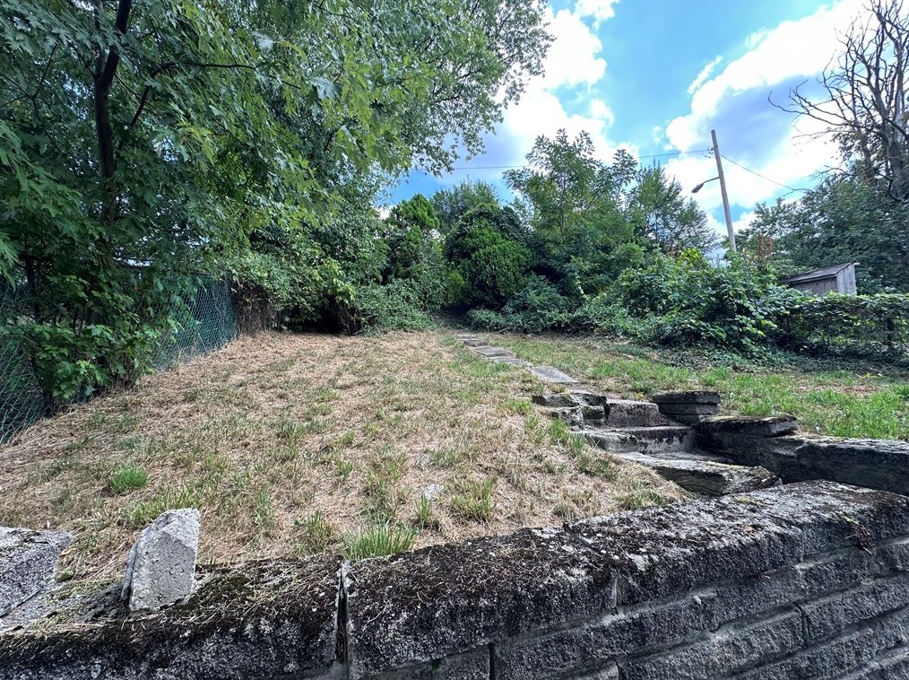 2007 Plainview Ave, Pittsburgh PA 15226-1335 exterior