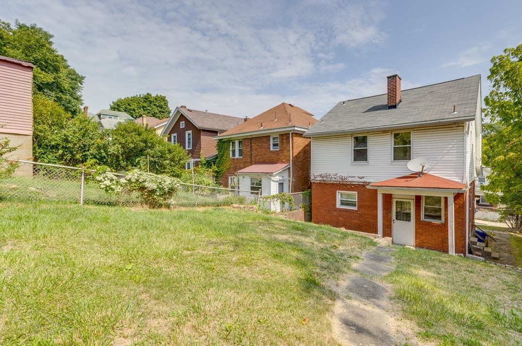 932 Woodbourne Ave, Pittsburgh PA  15226-2108 exterior