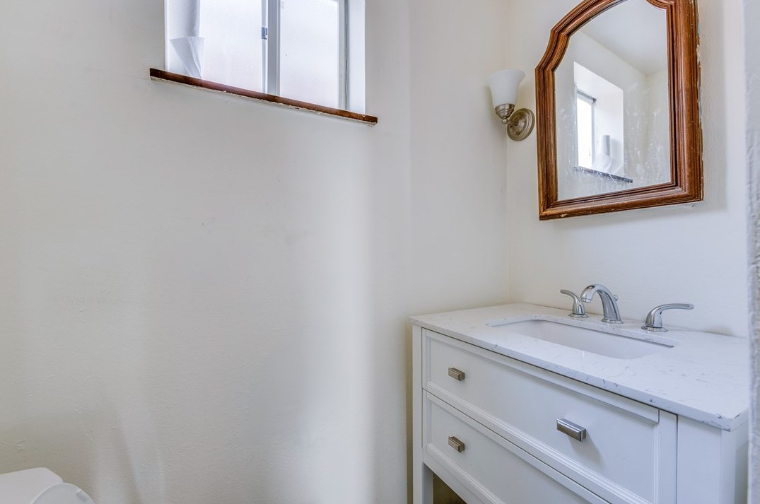 932 Woodbourne Ave, Pittsburgh PA  15226-2108 exterior