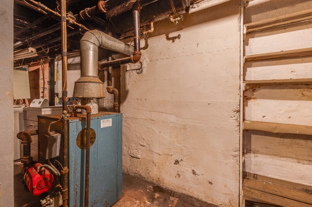 932 Woodbourne Ave, Pittsburgh PA  15226-2108 exterior