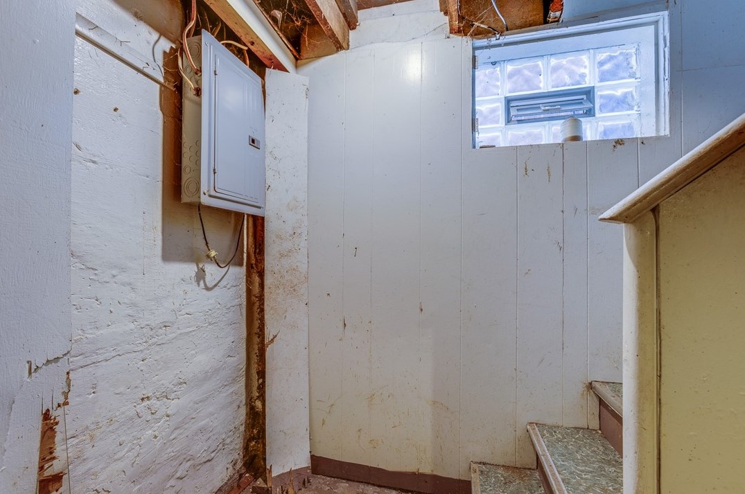 932 Woodbourne Ave, Pittsburgh PA  15226-2108 exterior