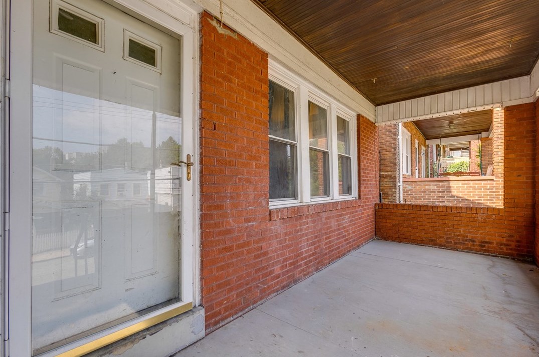 932 Woodbourne Ave, Pittsburgh PA  15226-2108 exterior