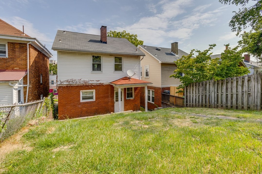 932 Woodbourne Ave, Pittsburgh PA  15226-2108 exterior