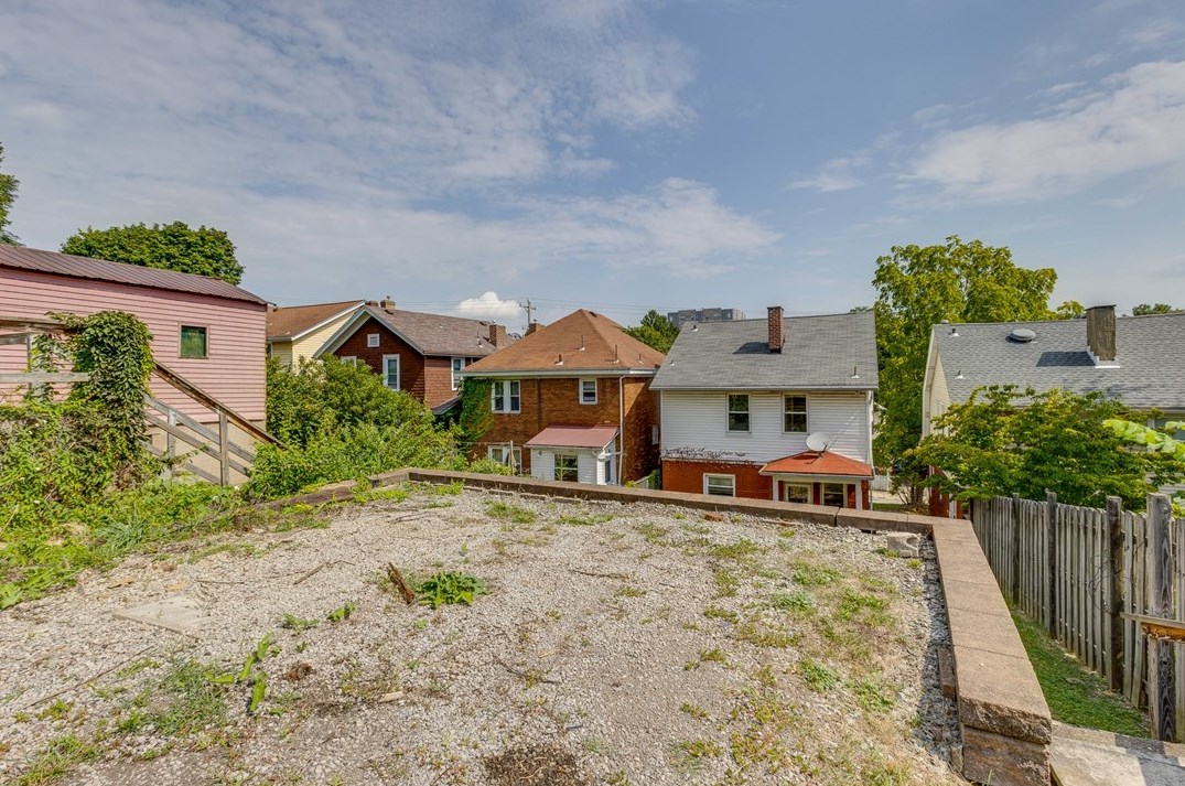 932 Woodbourne Ave, Pittsburgh PA  15226-2108 exterior