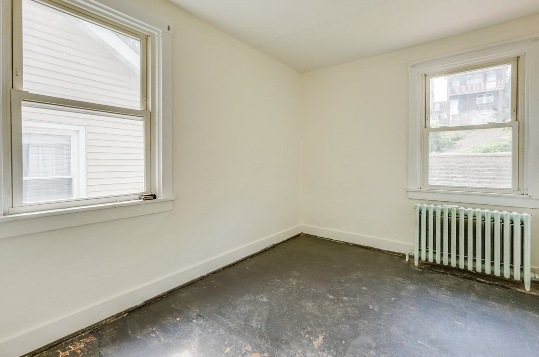 932 Woodbourne Ave, Pittsburgh PA  15226-2108 exterior