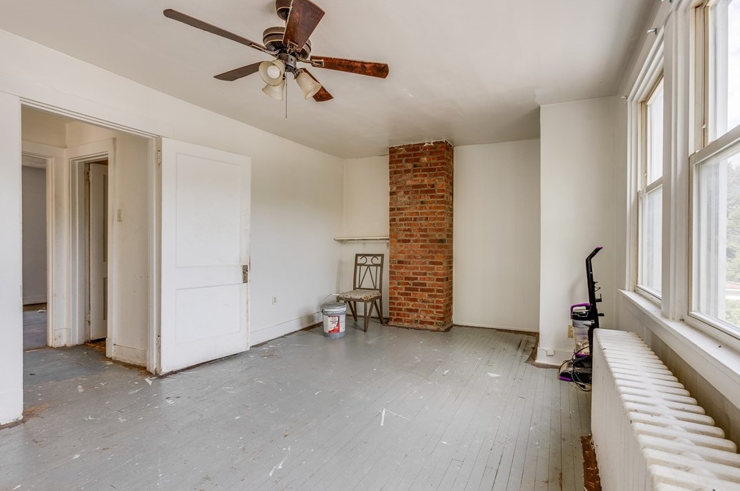 932 Woodbourne Ave, Pittsburgh PA  15226-2108 exterior