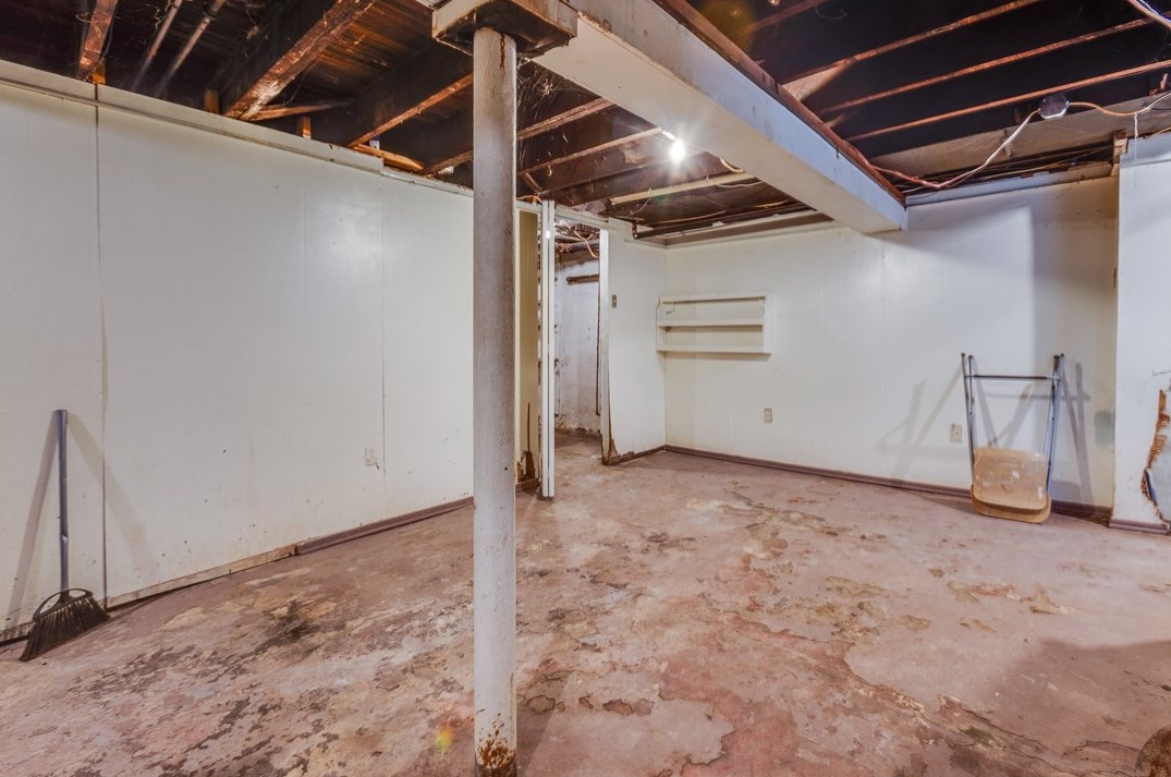 932 Woodbourne Ave, Pittsburgh PA  15226-2108 exterior