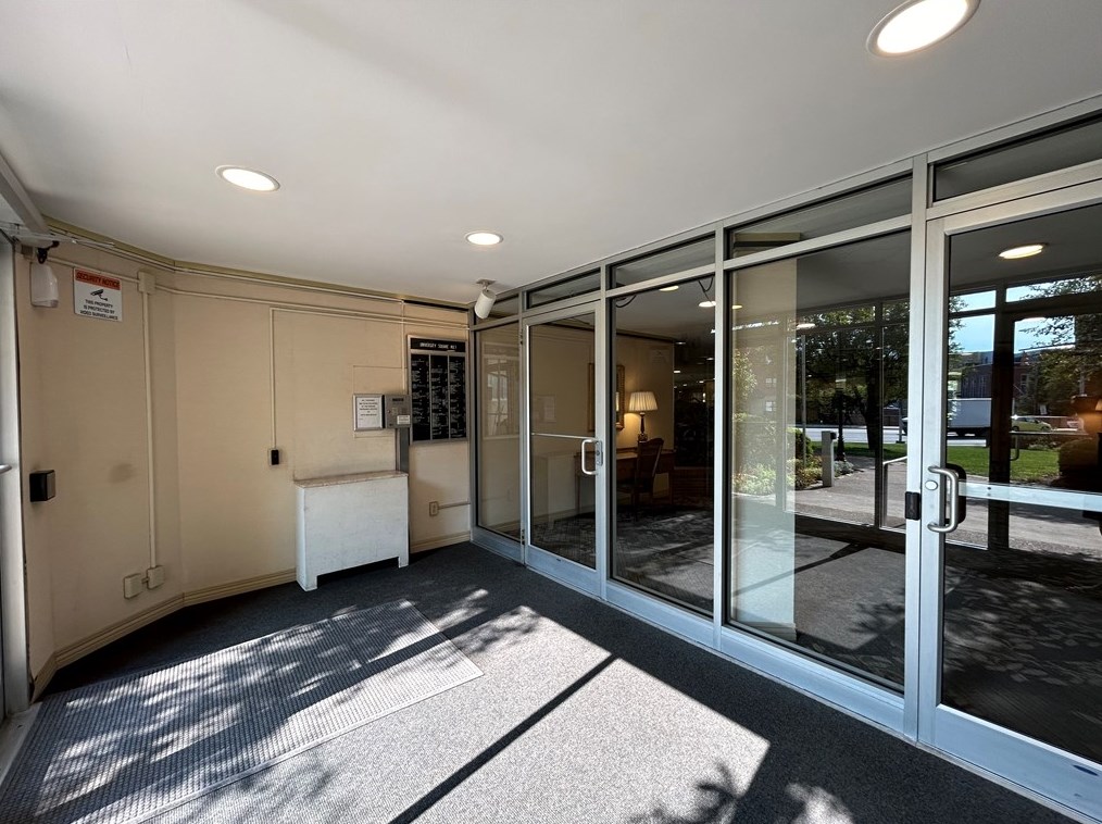 4625 5th Ave, Pittsburgh PA  15213-3668 exterior