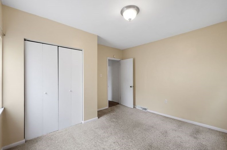 1033 Berkshire Ave, Pittsburgh PA  15226-2218 exterior