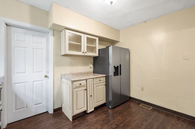 1033 Berkshire Ave, Pittsburgh PA  15226-2218 exterior