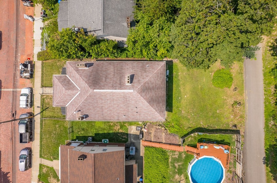 1033 Berkshire Ave, Pittsburgh PA  15226-2218 exterior