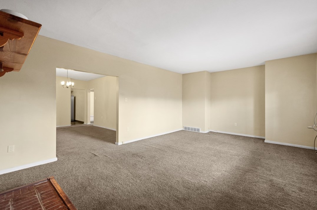 1033 Berkshire Ave, Pittsburgh PA  15226-2218 exterior