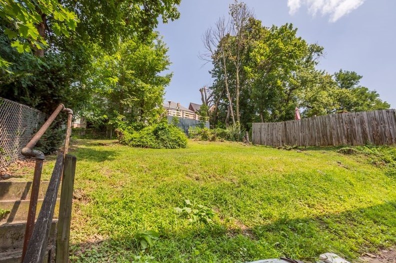 1033 Berkshire Ave, Pittsburgh PA  15226-2218 exterior