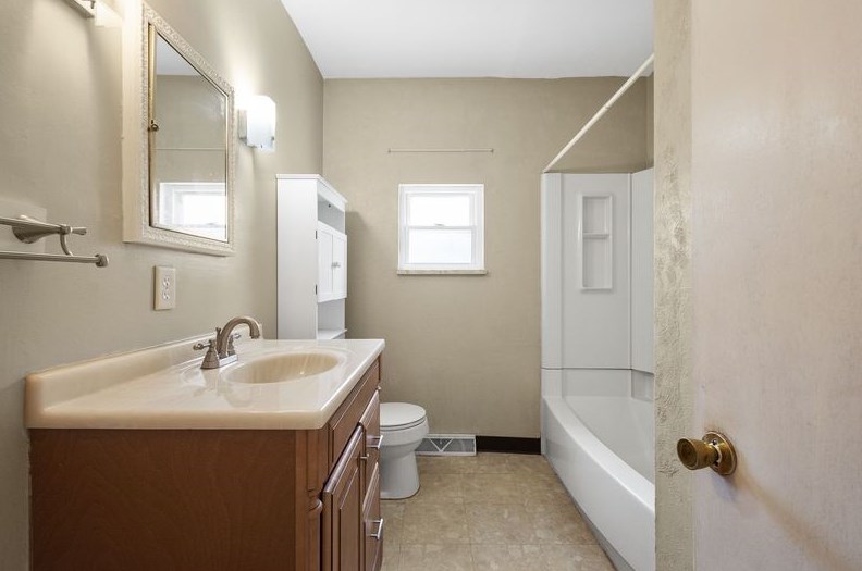 1033 Berkshire Ave, Pittsburgh PA  15226-2218 exterior