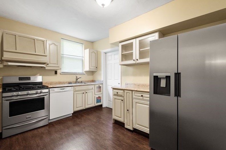 1033 Berkshire Ave, Pittsburgh PA  15226-2218 exterior