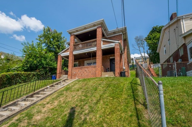 1033 Berkshire Ave, Pittsburgh PA  15226-2218 exterior