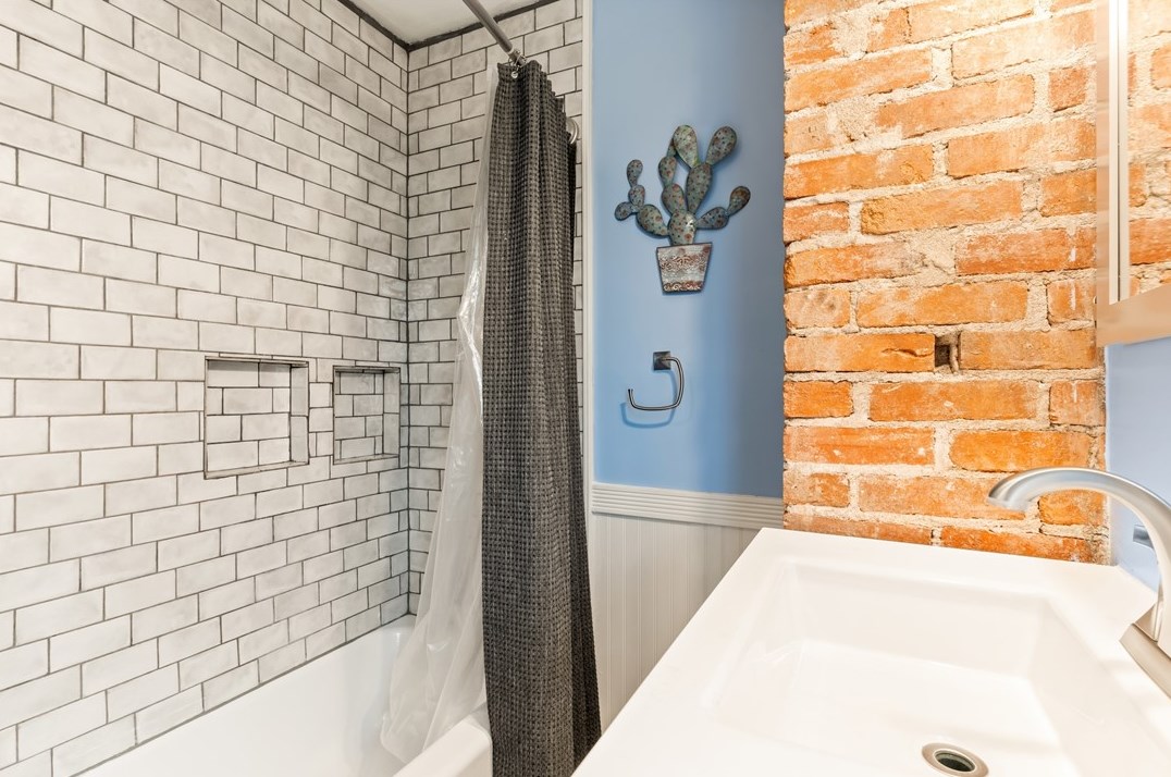 4830 Stanton Ave, Pittsburgh PA 15201-1628 exterior