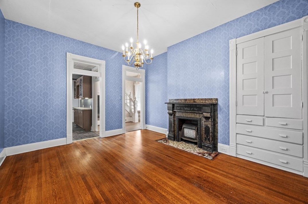 8 Pike St, Houston PA 15342-1528 exterior