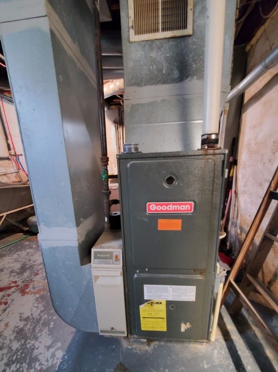 2007 Delaware Ave, New Castle PA  16105-2210 exterior