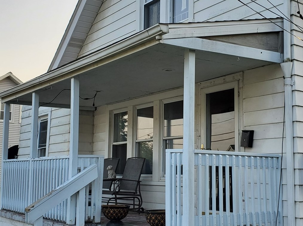 2007 Delaware Ave, New Castle PA  16105-2242 exterior