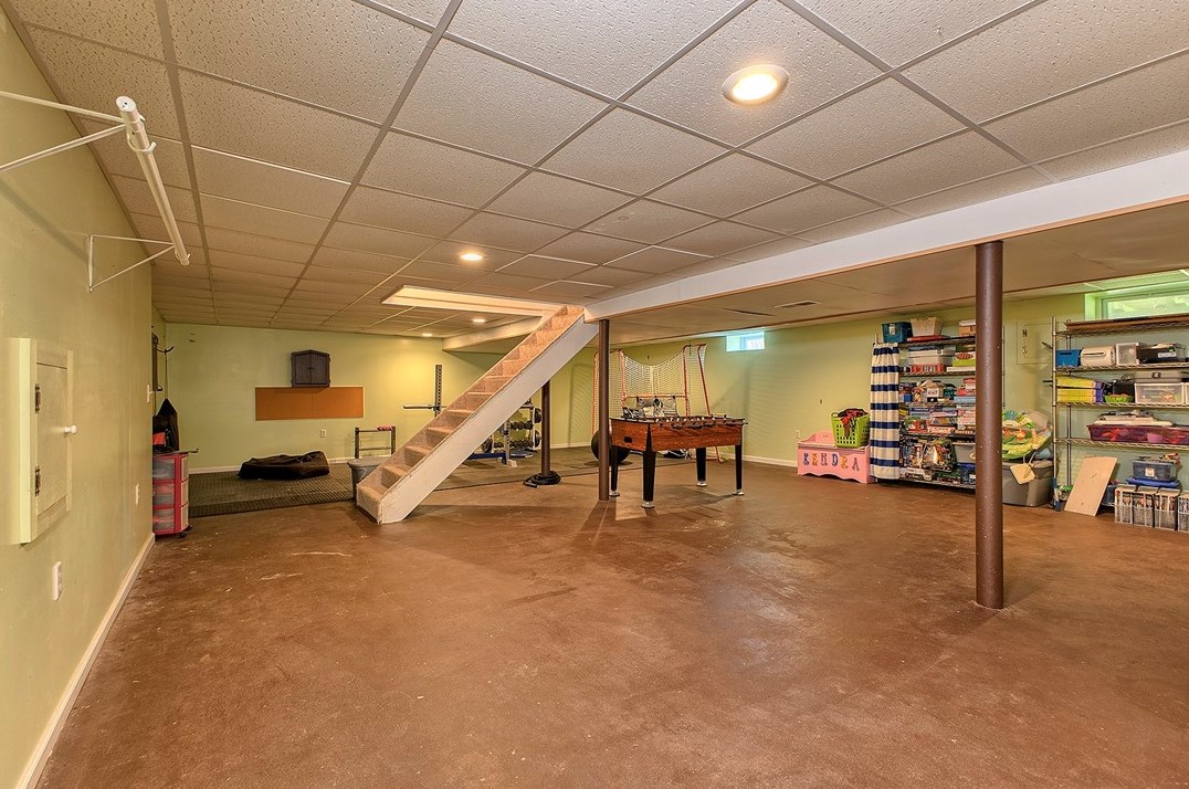 978 Barclay Rd, Indiana PA 15701-9775 exterior