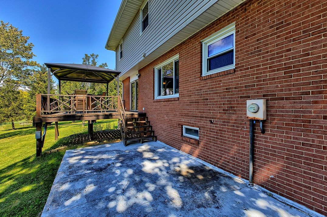 978 Barclay Rd, Indiana PA 15701-9775 exterior