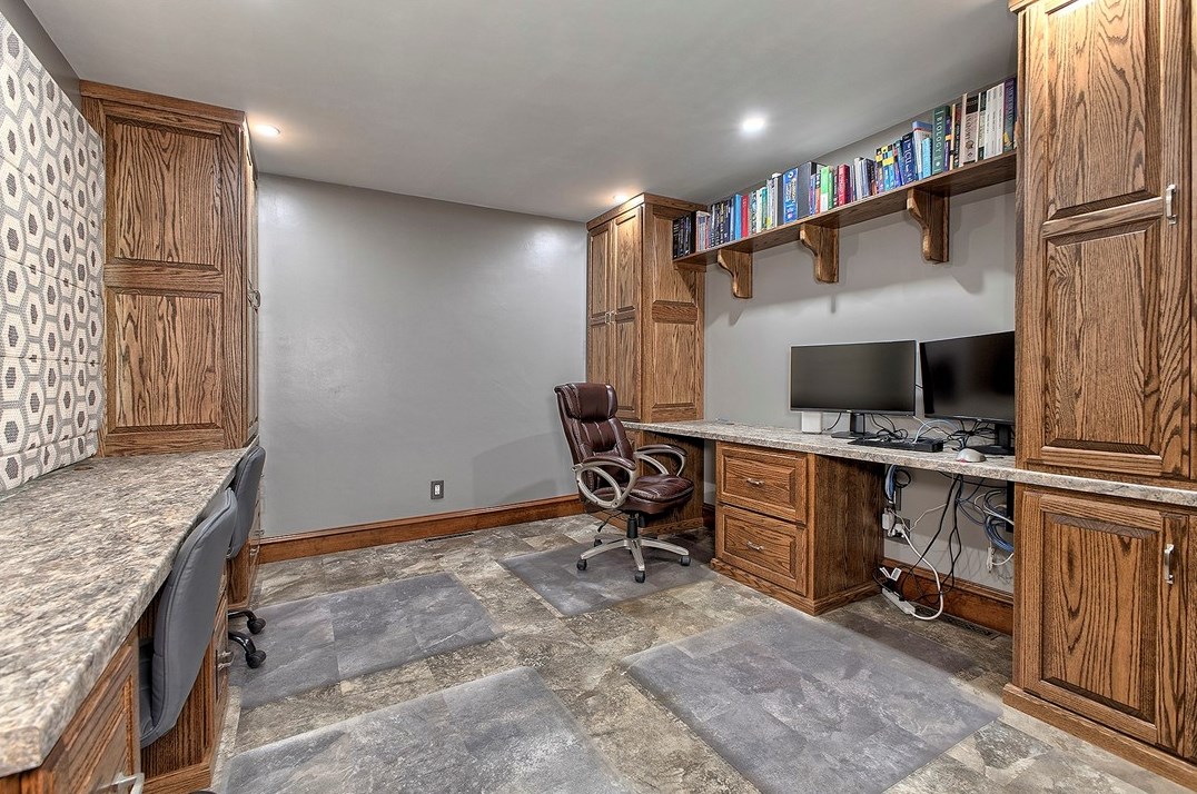 978 Barclay Rd, Indiana PA 15701-9775 exterior