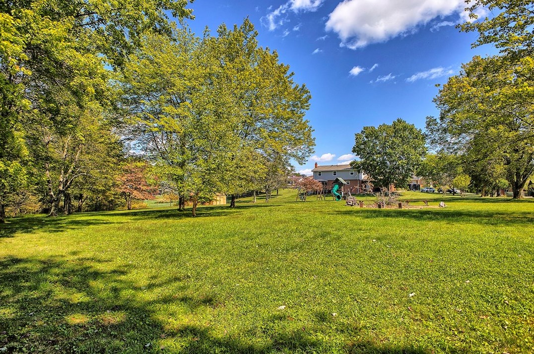 978 Barclay Rd, Indiana PA 15701-9775 exterior