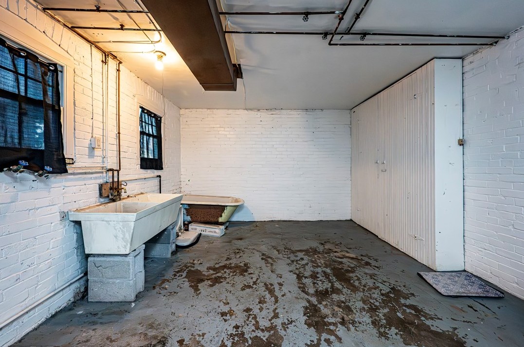 562 Main St, Greensburg PA 15601-1863 exterior