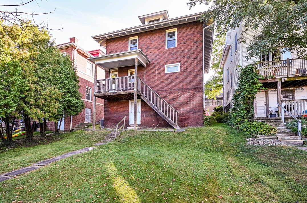 562 Main St, Greensburg PA 15601-1863 exterior