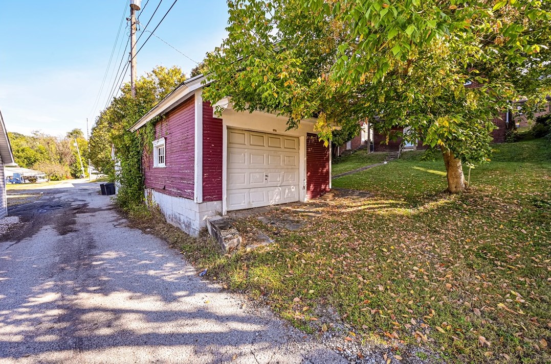 562 Main St, Greensburg PA 15601-1863 exterior