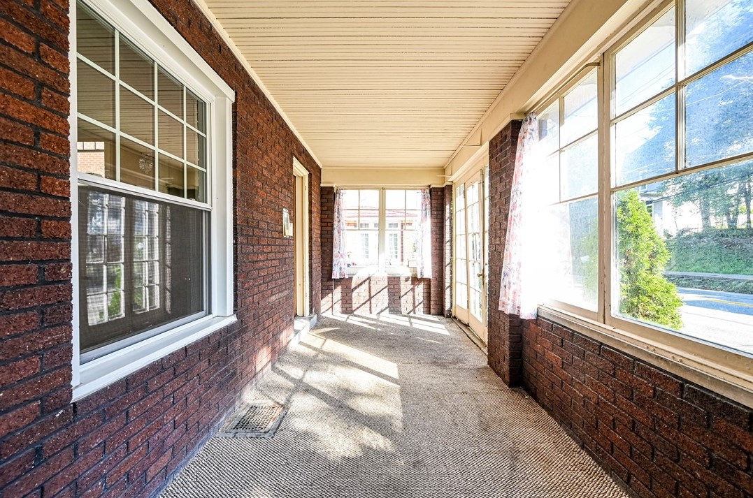 562 Main St, Greensburg PA 15601-1863 exterior