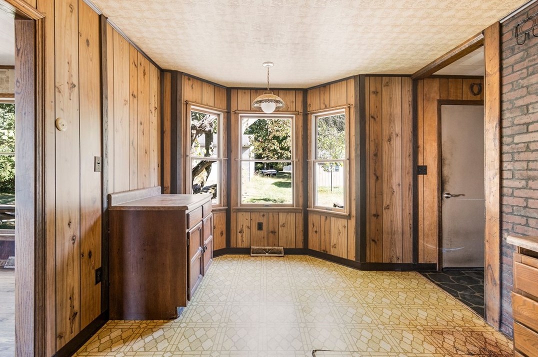 2104 Pulaski Rd, New Castle PA 16105-4643 exterior