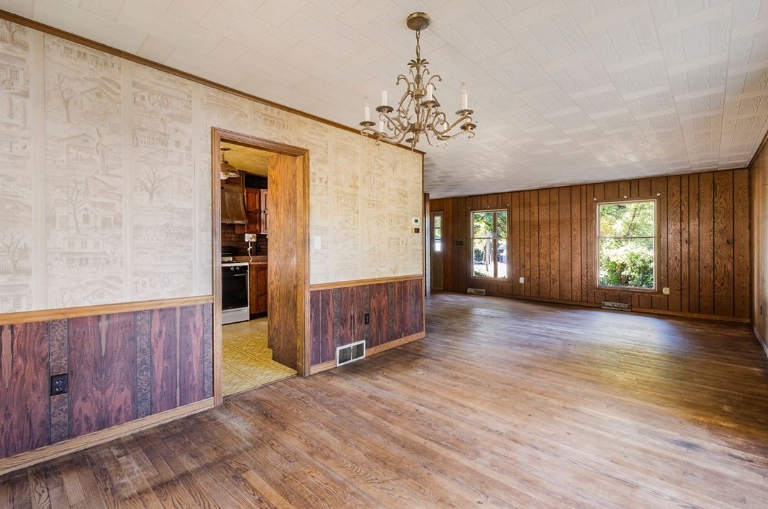 2104 Pulaski Rd, New Castle PA 16105-4643 exterior