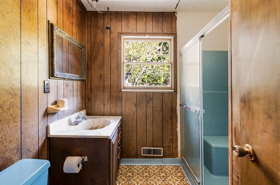 2104 Pulaski Rd, New Castle PA 16105-4643 exterior