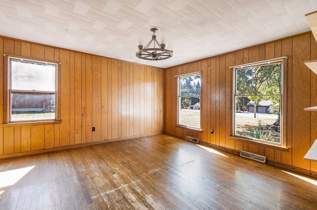 2104 Pulaski Rd, New Castle PA 16105-4643 exterior