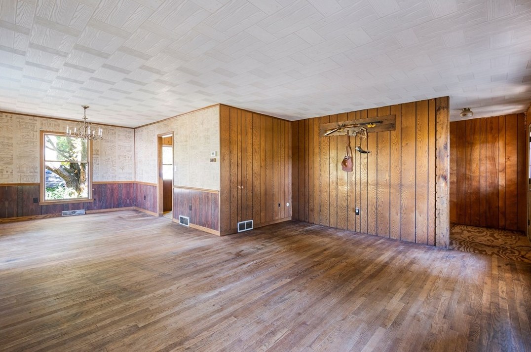 2104 Pulaski Rd, New Castle PA 16105-4643 exterior