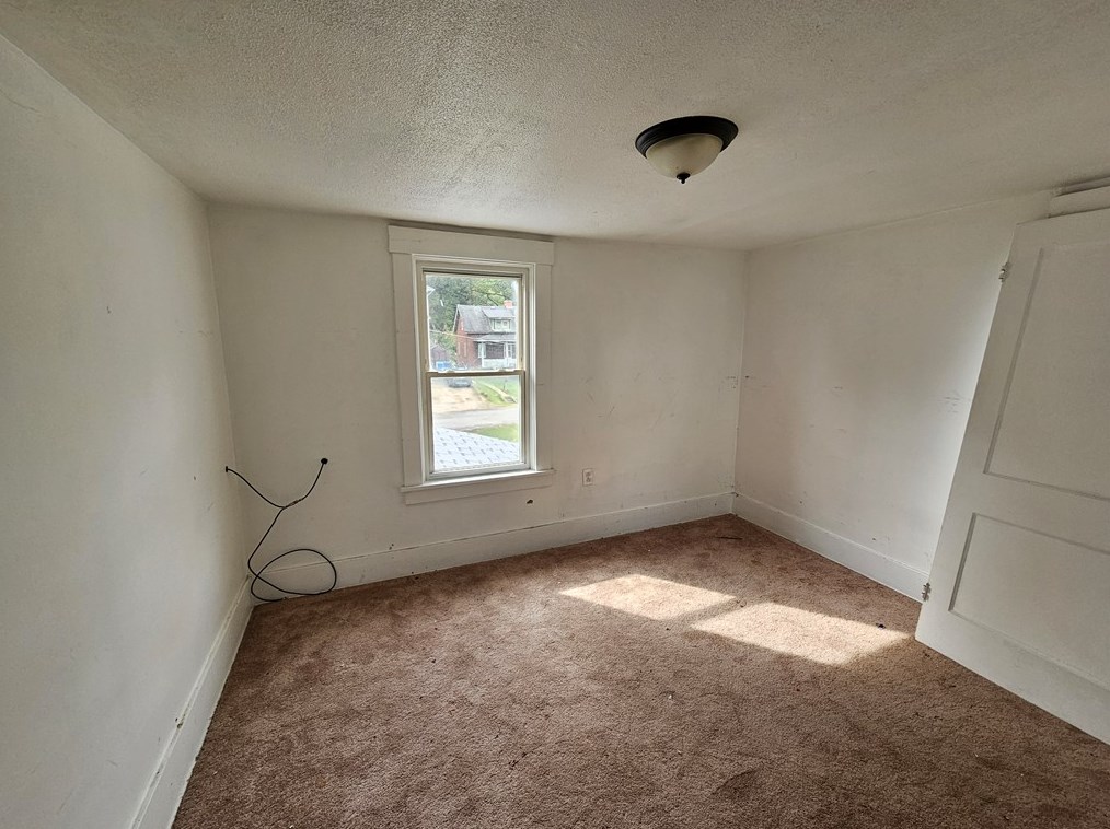 10085 Grandview Ave, Pittsburgh PA 15237-2252 exterior