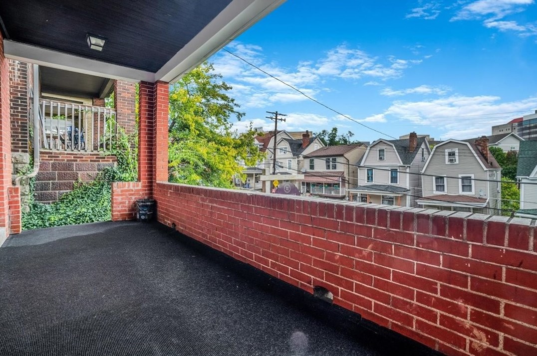 261 Robinson St, Pittsburgh PA 15213-2312 exterior