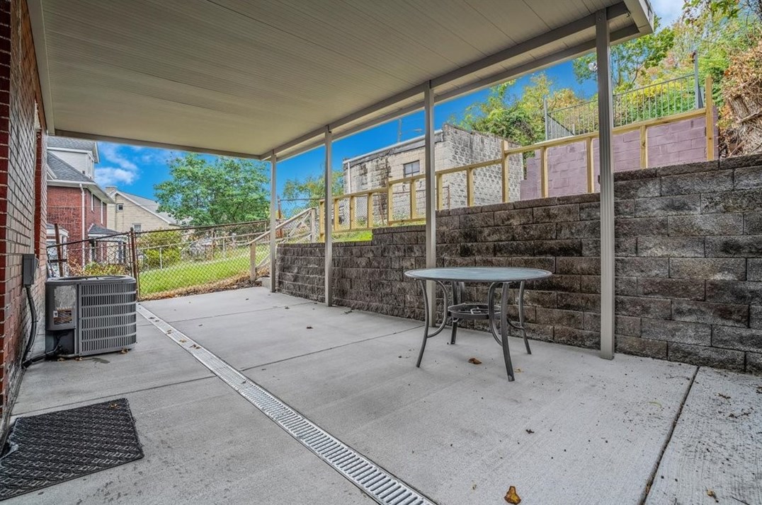 261 Robinson St, Pittsburgh PA 15213-2312 exterior