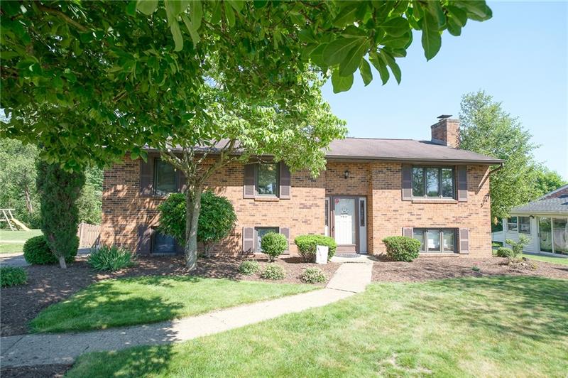 12 Farmcrest Dr, Cecil, PA 15321 MLS 1506817 Coldwell Banker