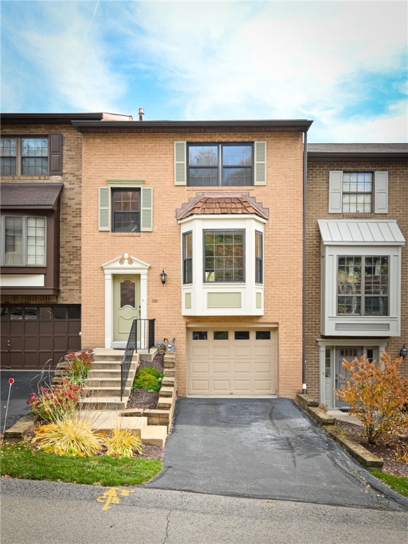 663 Woodcrest Dr, Robinson Twp NWA, PA 15205 MLS 1581750 Coldwell