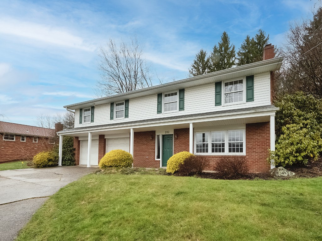 202 W Edgewood Dr, Peters Township, PA 15317 MLS 1594141 Coldwell