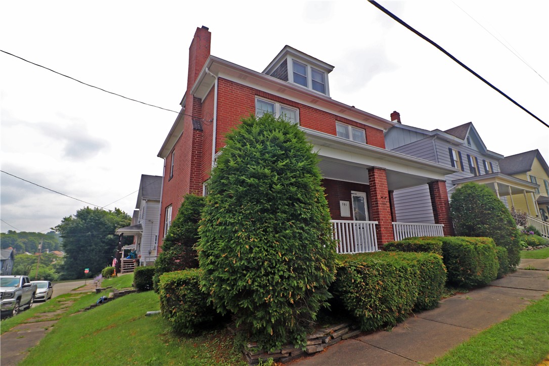 701 Oakland Ave, Southwest Greensburg, PA 15601 MLS 1615260