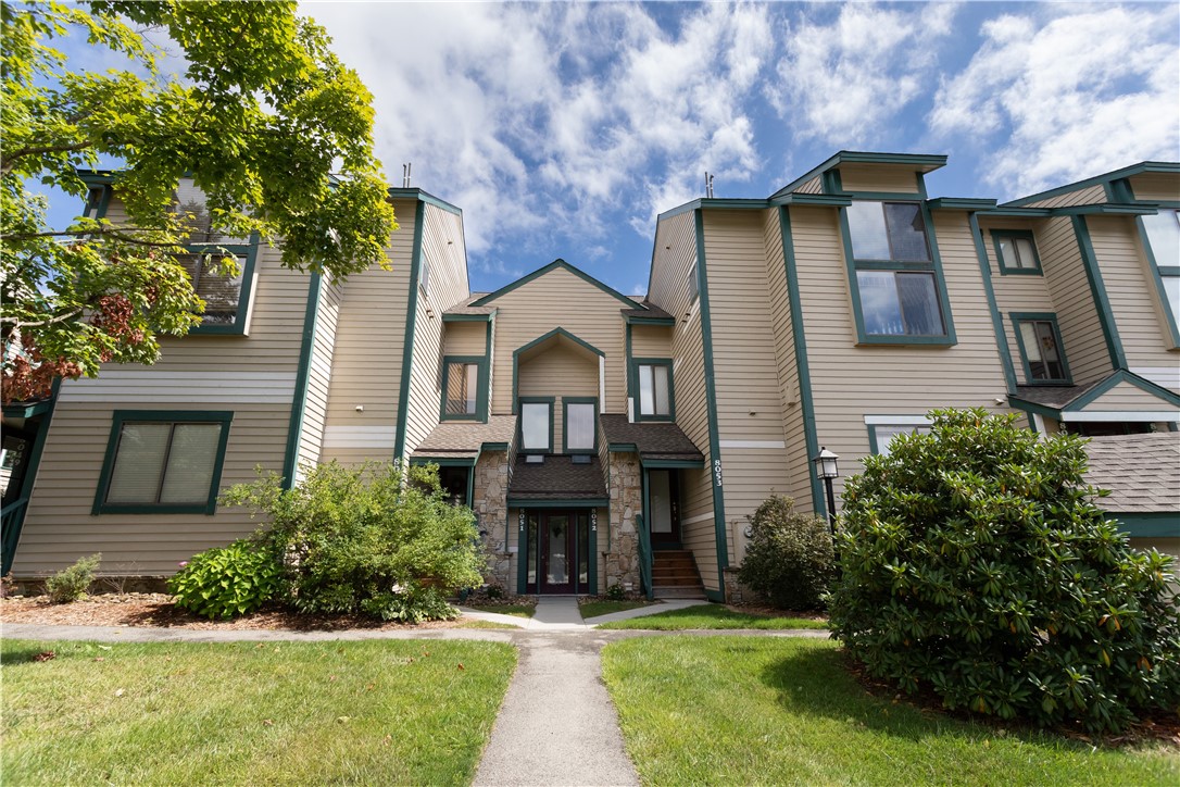 8052 Meadowridge Dr, Seven Springs, PA 15622 MLS 1619686 Coldwell