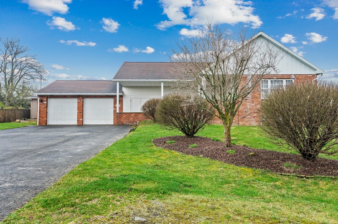 1184 Lakeview Dr, Unity Township, PA 15650 MLS 1645173 Coldwell Banker