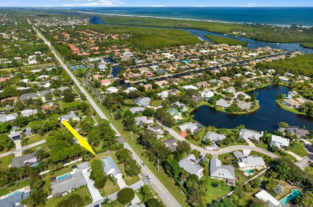 8855 Alabama Pl, Hobe Sound FL  33455-4306 exterior