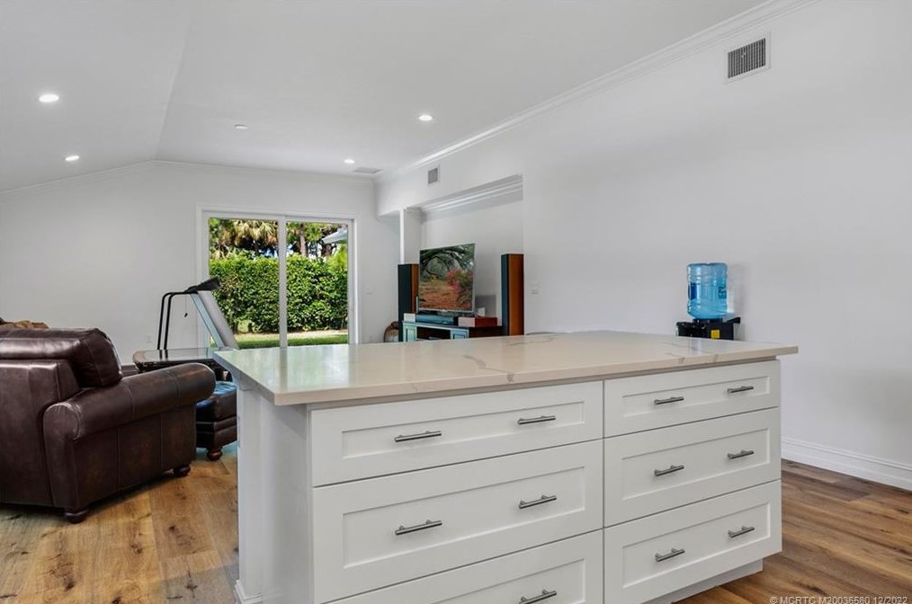 8855 Alabama Pl, Hobe Sound FL  33455-4306 exterior