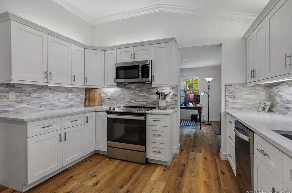 8855 Alabama Pl, Hobe Sound FL  33455-4306 exterior